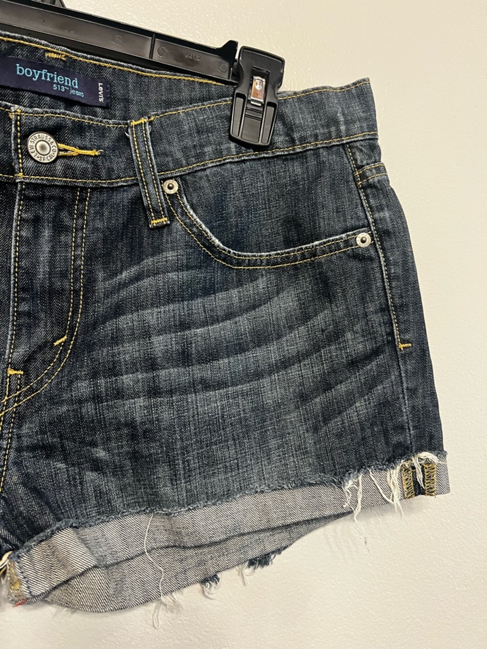 Levi's Boyfriend Rolled Hem Dark Blue Jean Shorts Embroidered Star Detail Size 7 - Picture 4 of 6